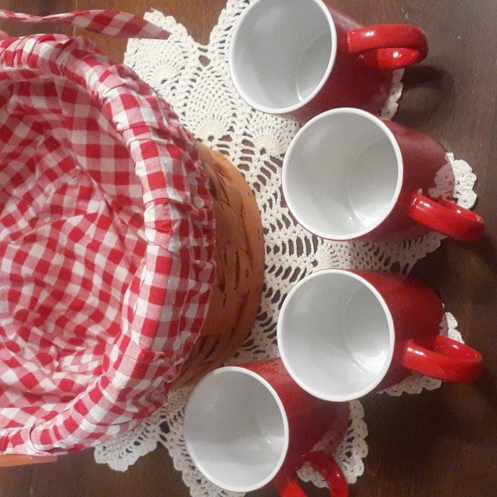 Red RidingHood Basket W/lined Gingham & 4 Red Mugs - Picture 4 of 7